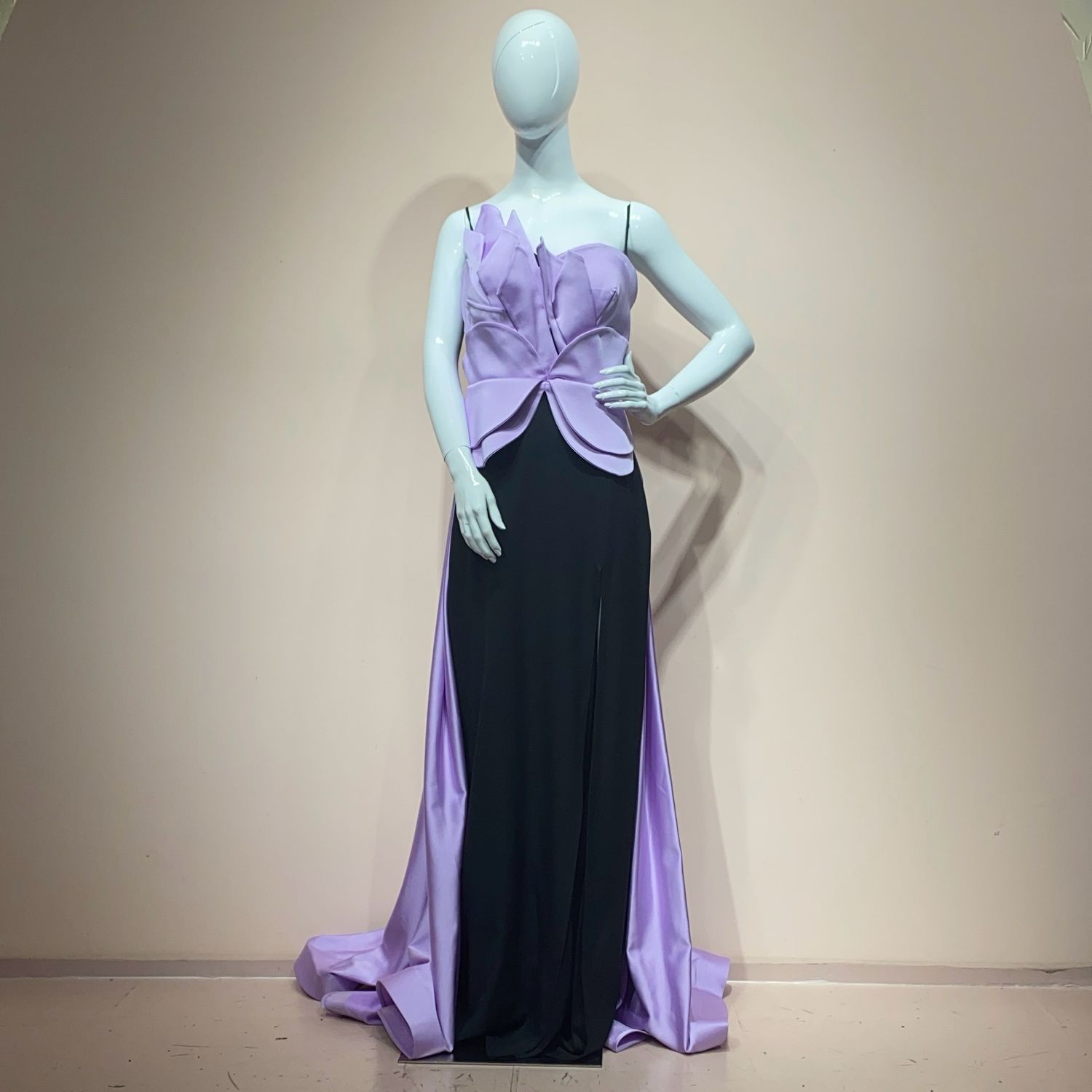 Vestido largo color morado/negro talla 46/14 Vestido largo color morado/negro talla 46/14