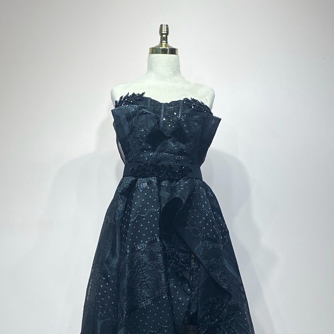 Vestido largo corte A, color negro. Talla M