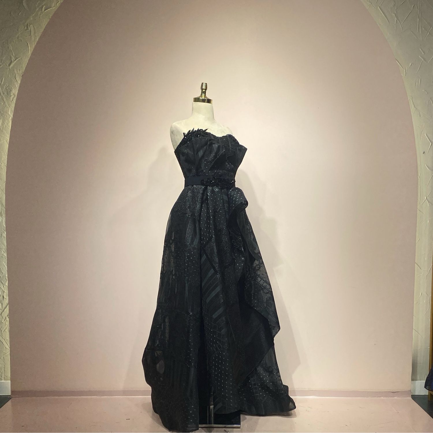 Vestido largo corte A, color negro. Talla M