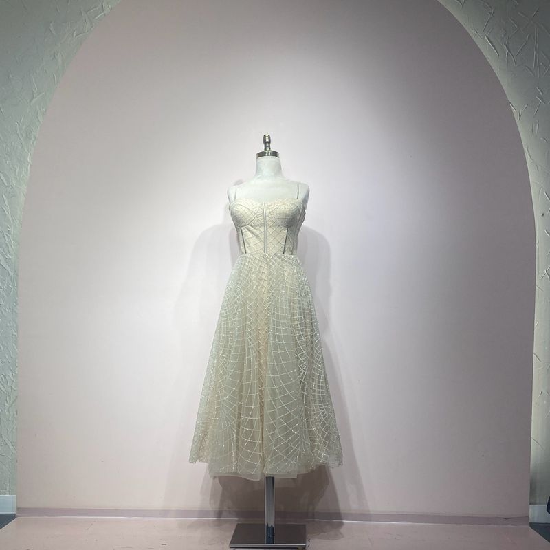 Vestido largo color beige de talla 40