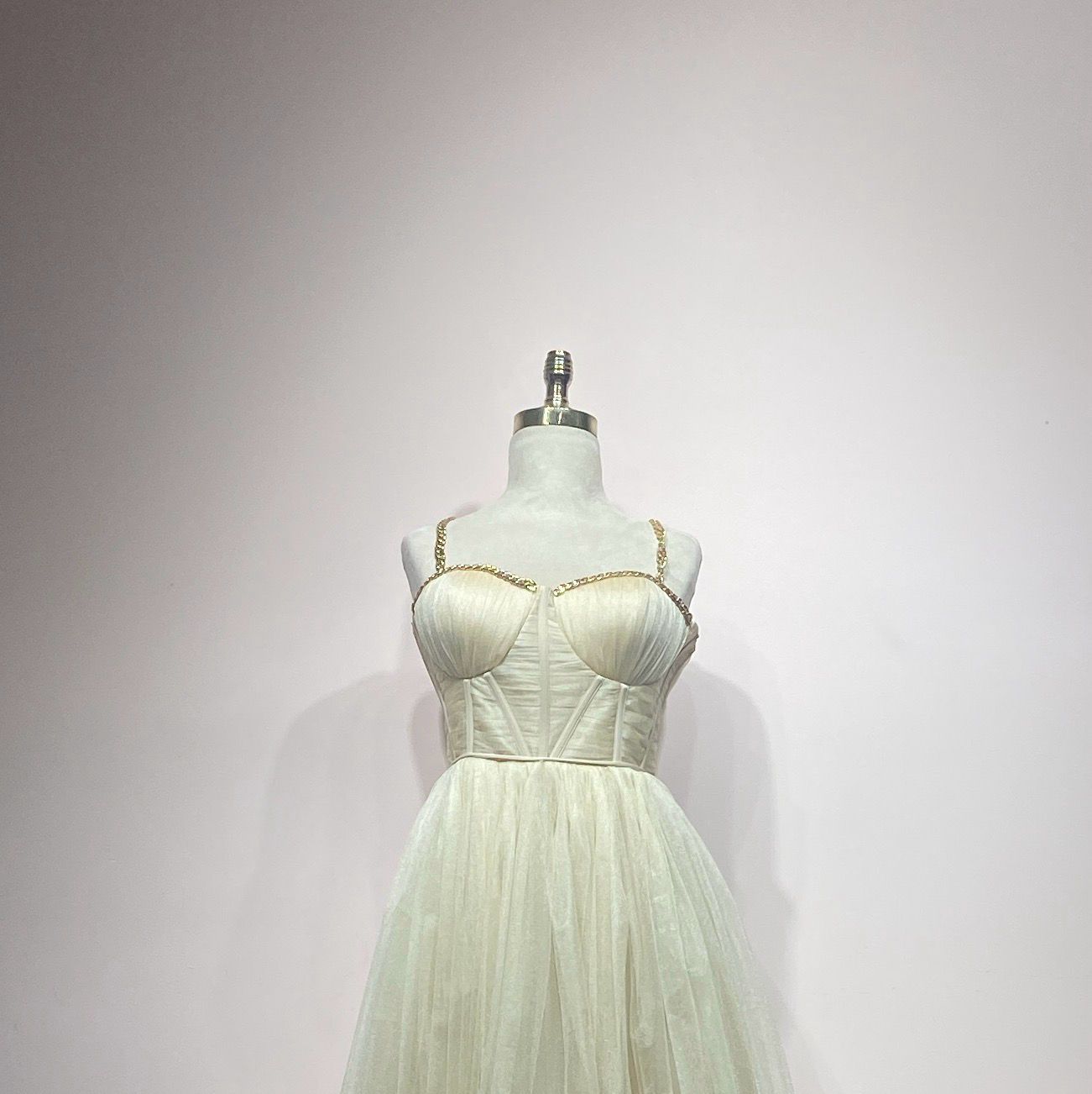 Vestido corto color gold de diversas tallas