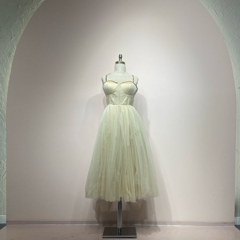 Vestido corto color gold de diversas tallas