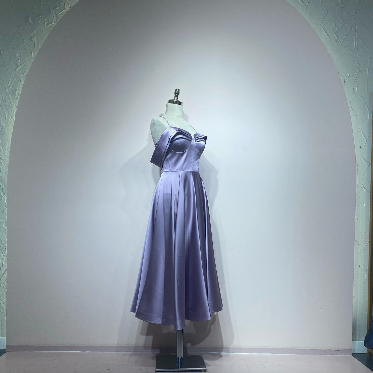 Vestido corto color lila de diversas tallas