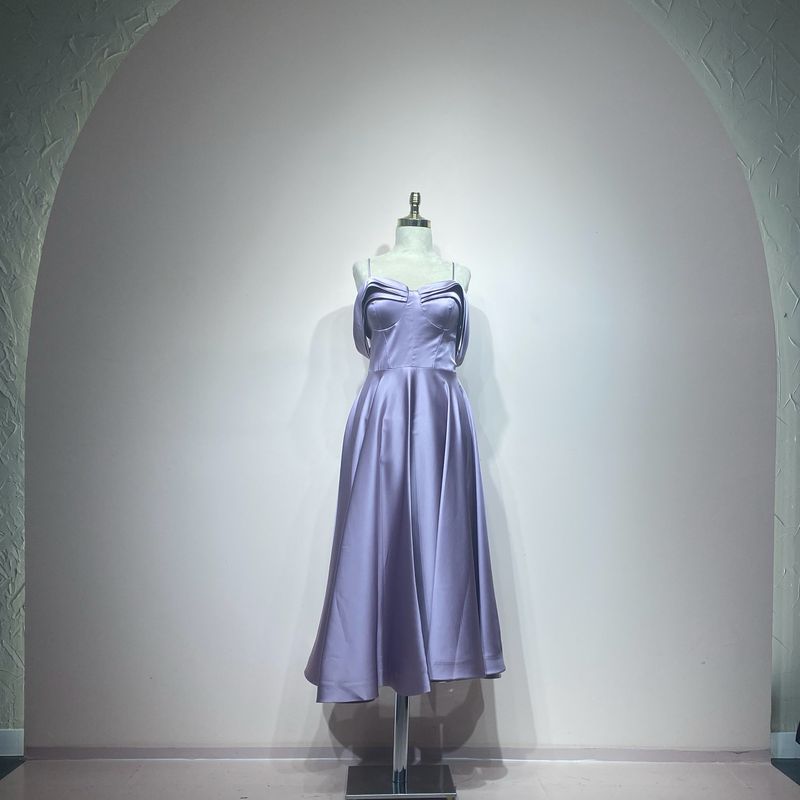 Vestido corto color lila de diversas tallas