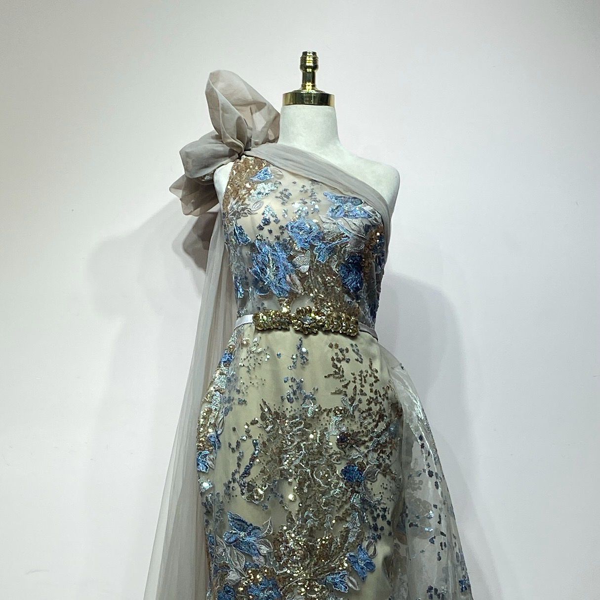 REBAJADO - Vestido corte sirena gold talla 42/10