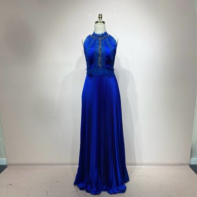 Vestido largo halter, color azul con tonalidad royal. Talla  S
