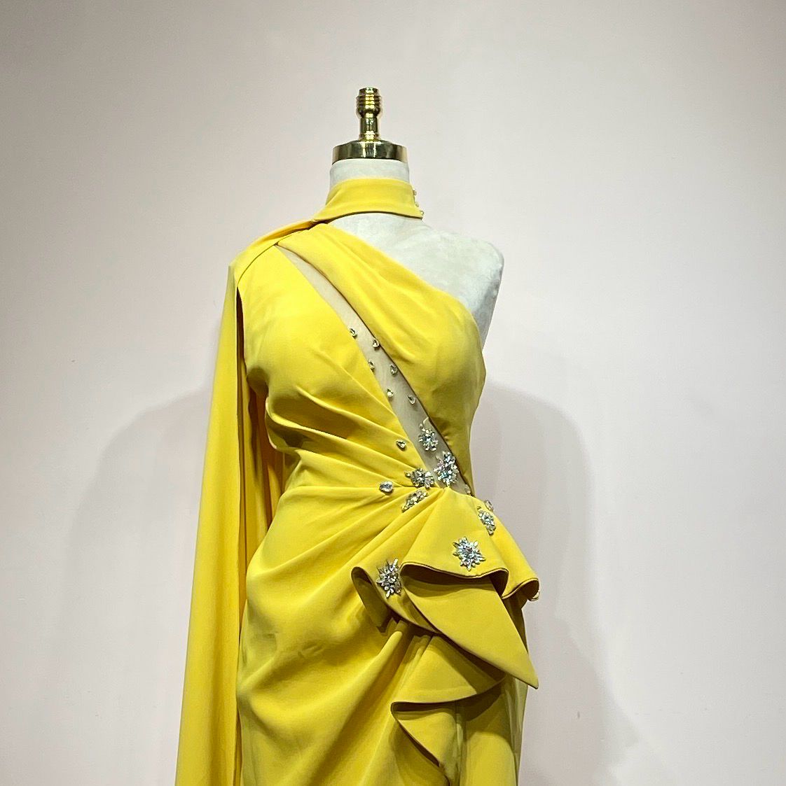 Vestido sirena amarillo talla 44