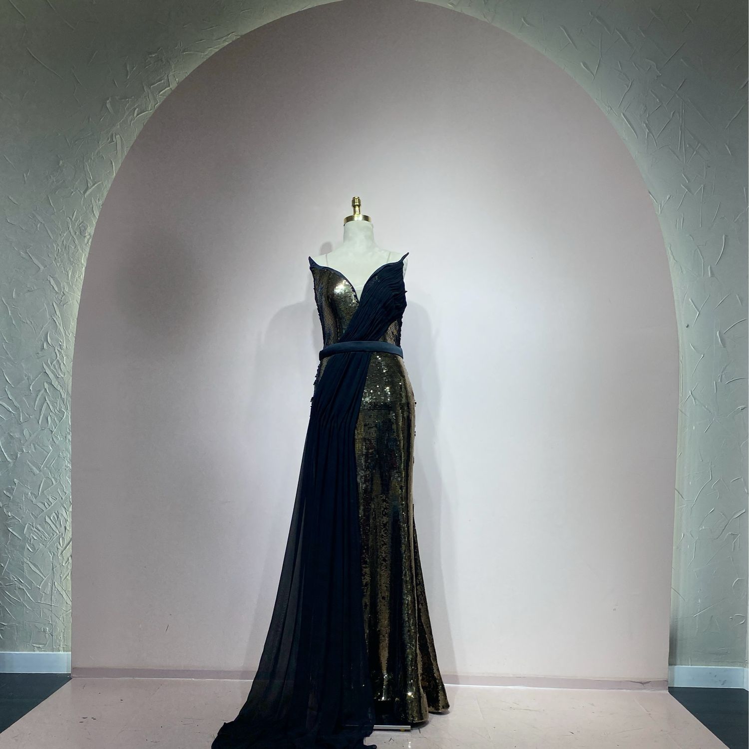 VESTIDO LARGO 	COLOR	NEGRO/DORADO	TALLA:	42	EU	o	10	US