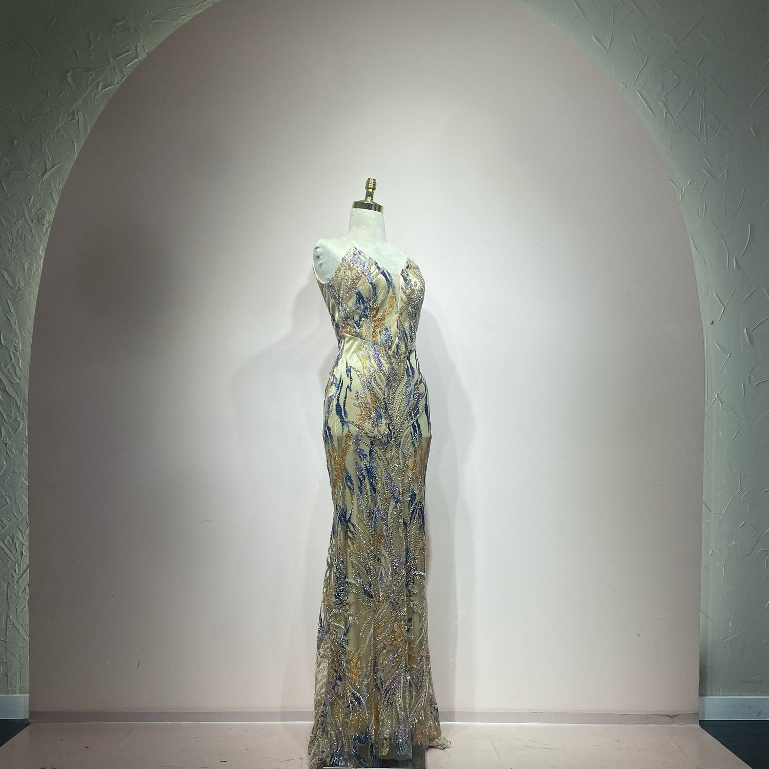 Vestido sirena dorado talla 3