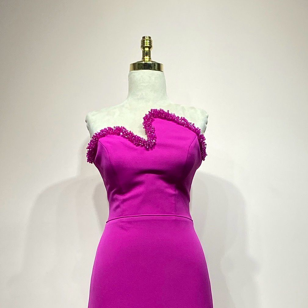 Vestido corte midi fucsia