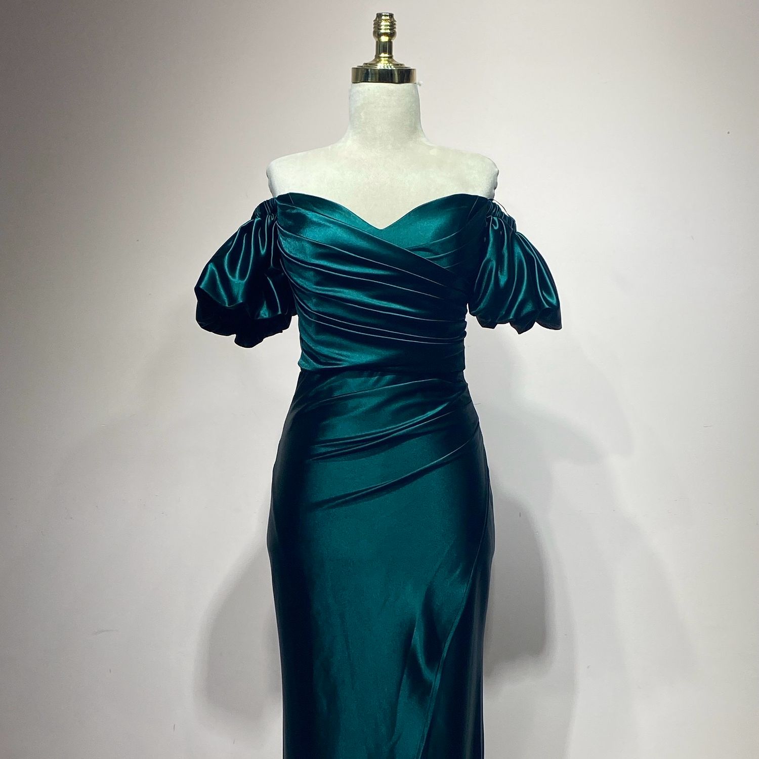 Vestido verde corte sirena talla 1/2/3