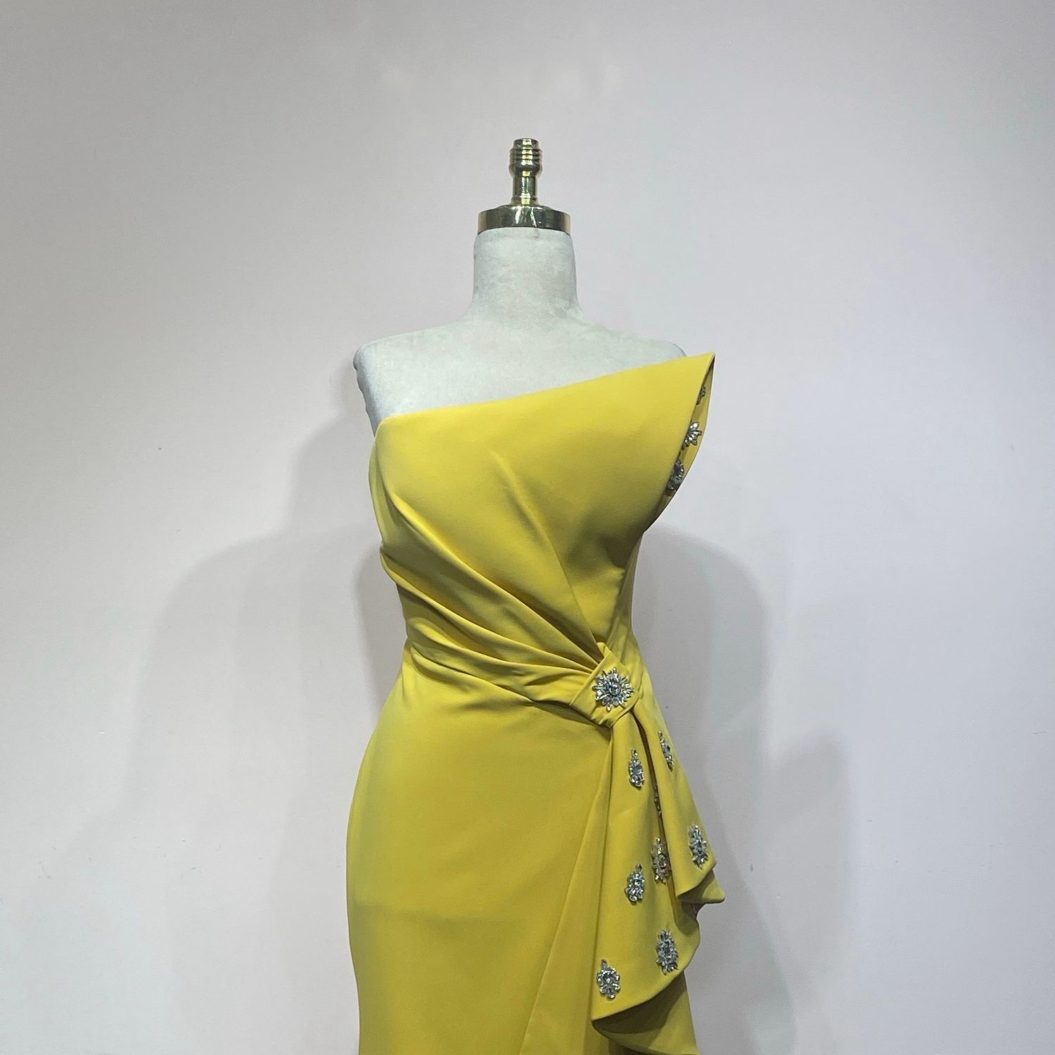 Vestido sirena amarillo mostaza talla 42/10