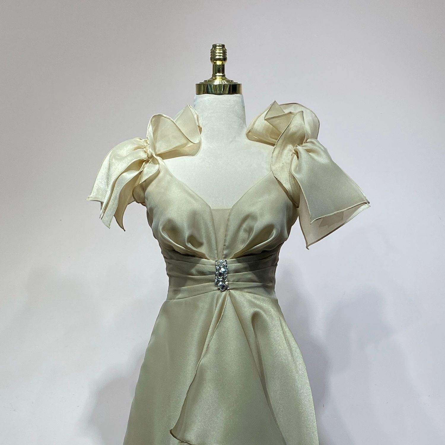 Vestido corte recto gold talla 38