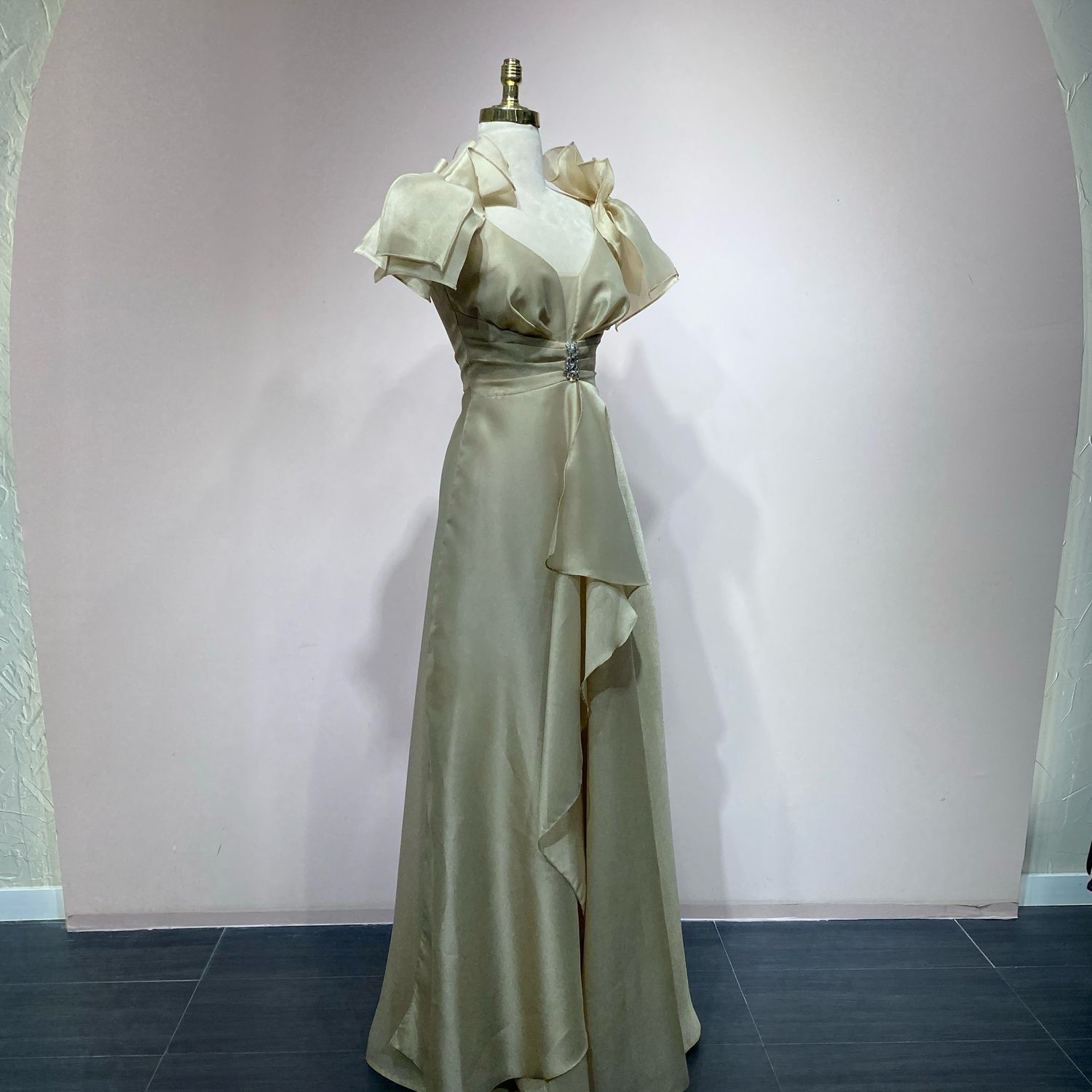 Vestido corte recto gold talla 38