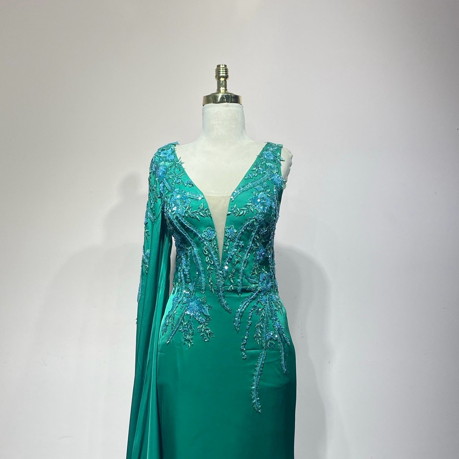 Vestido corte sirena talla 40