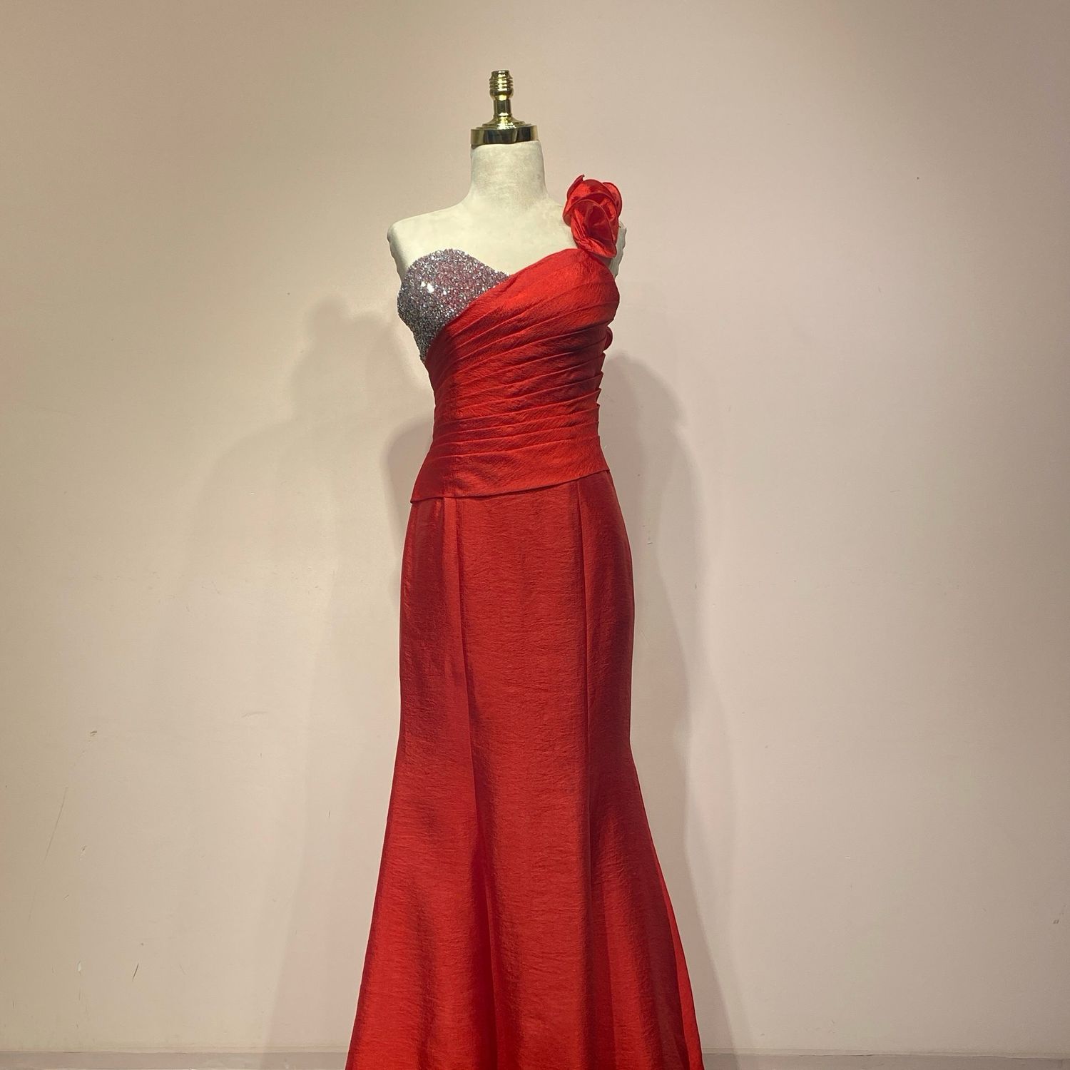 Vestido corte sirena talla 42