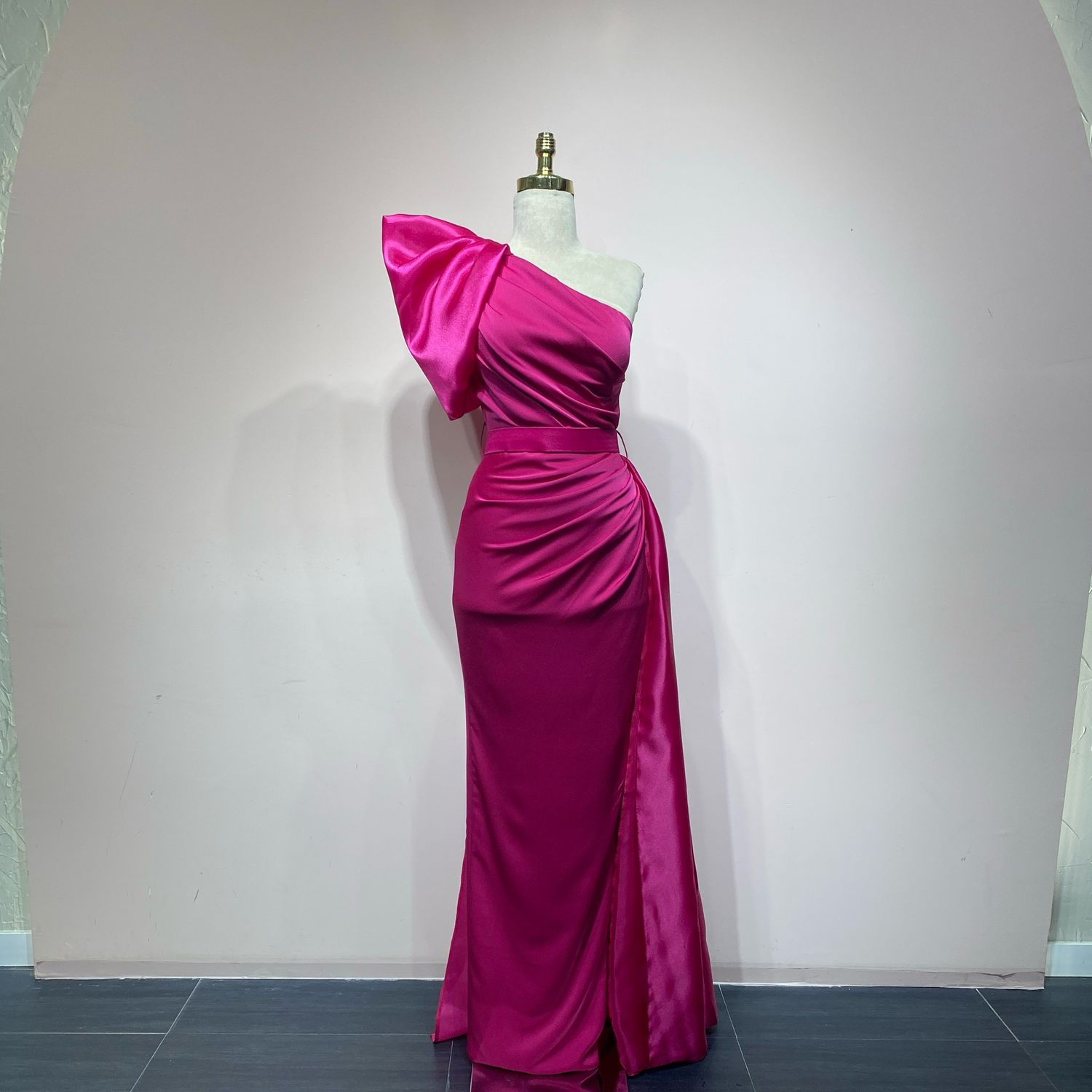 Vestido fucsia sirena talla 38