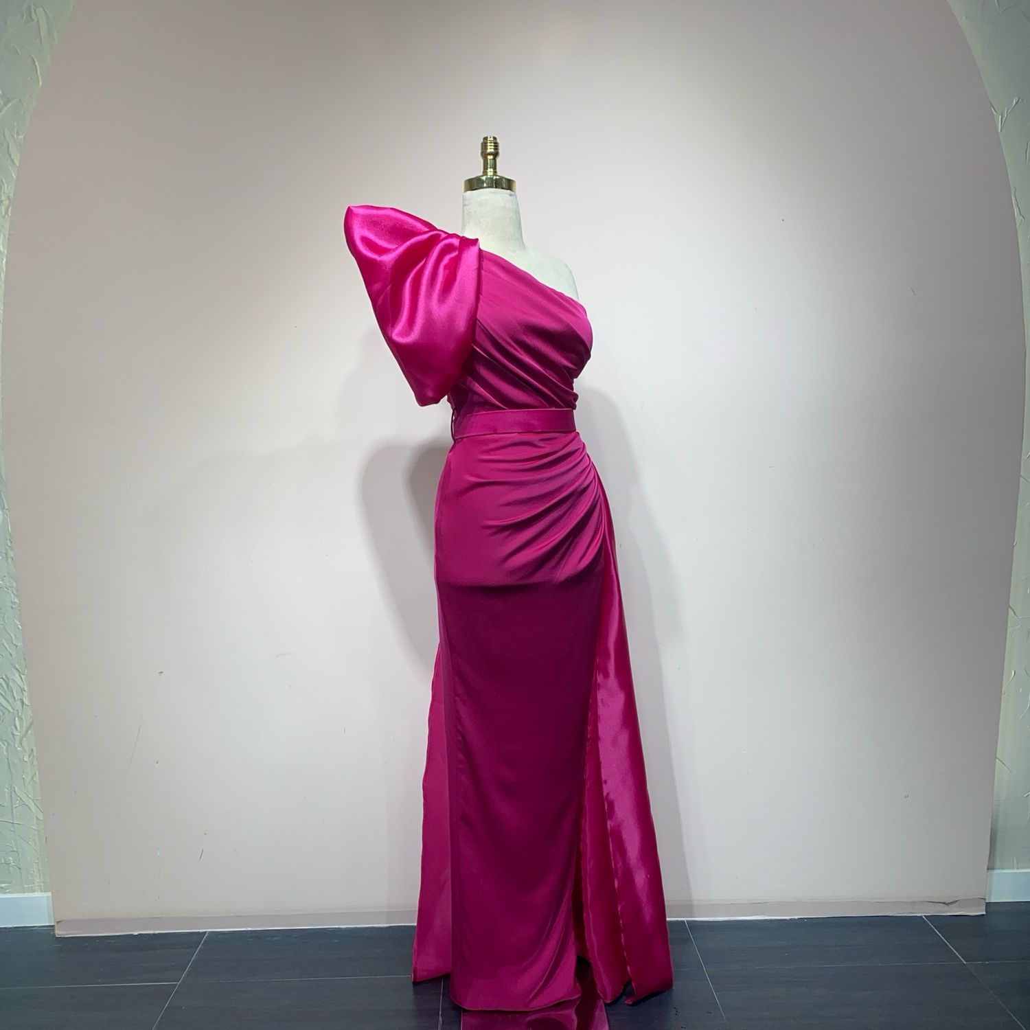 Vestido fucsia sirena talla 38