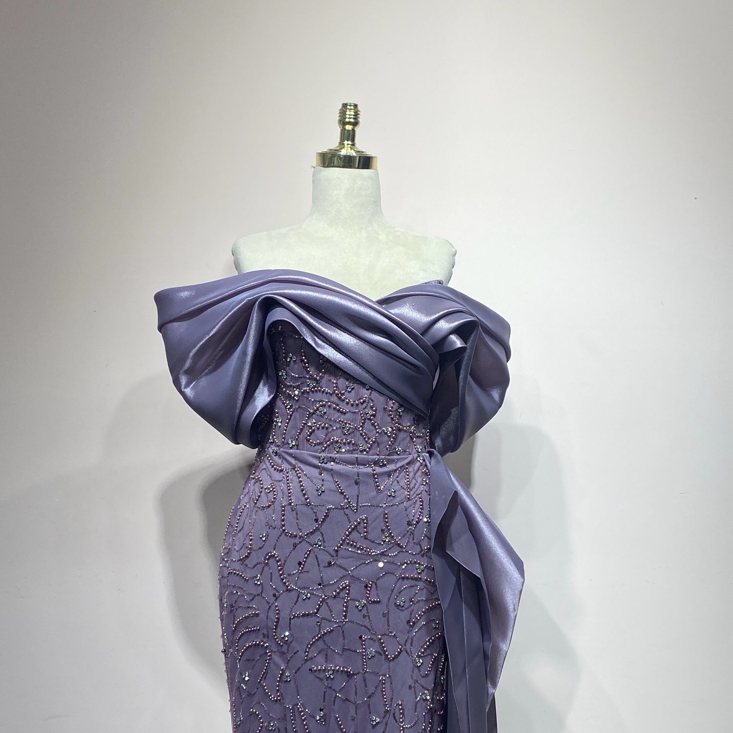 Vestido sirena morado talla 40