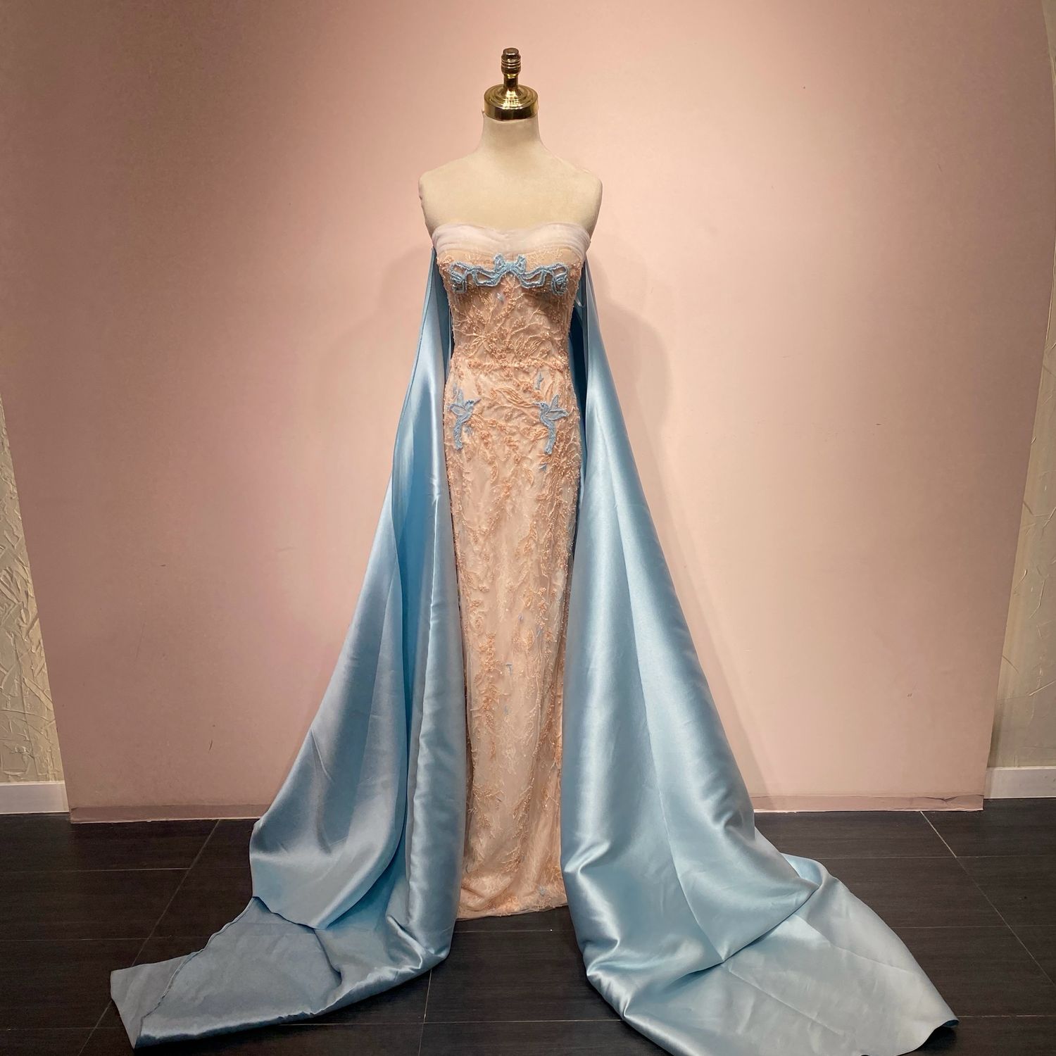 Vestido sirena con capa talla 44
