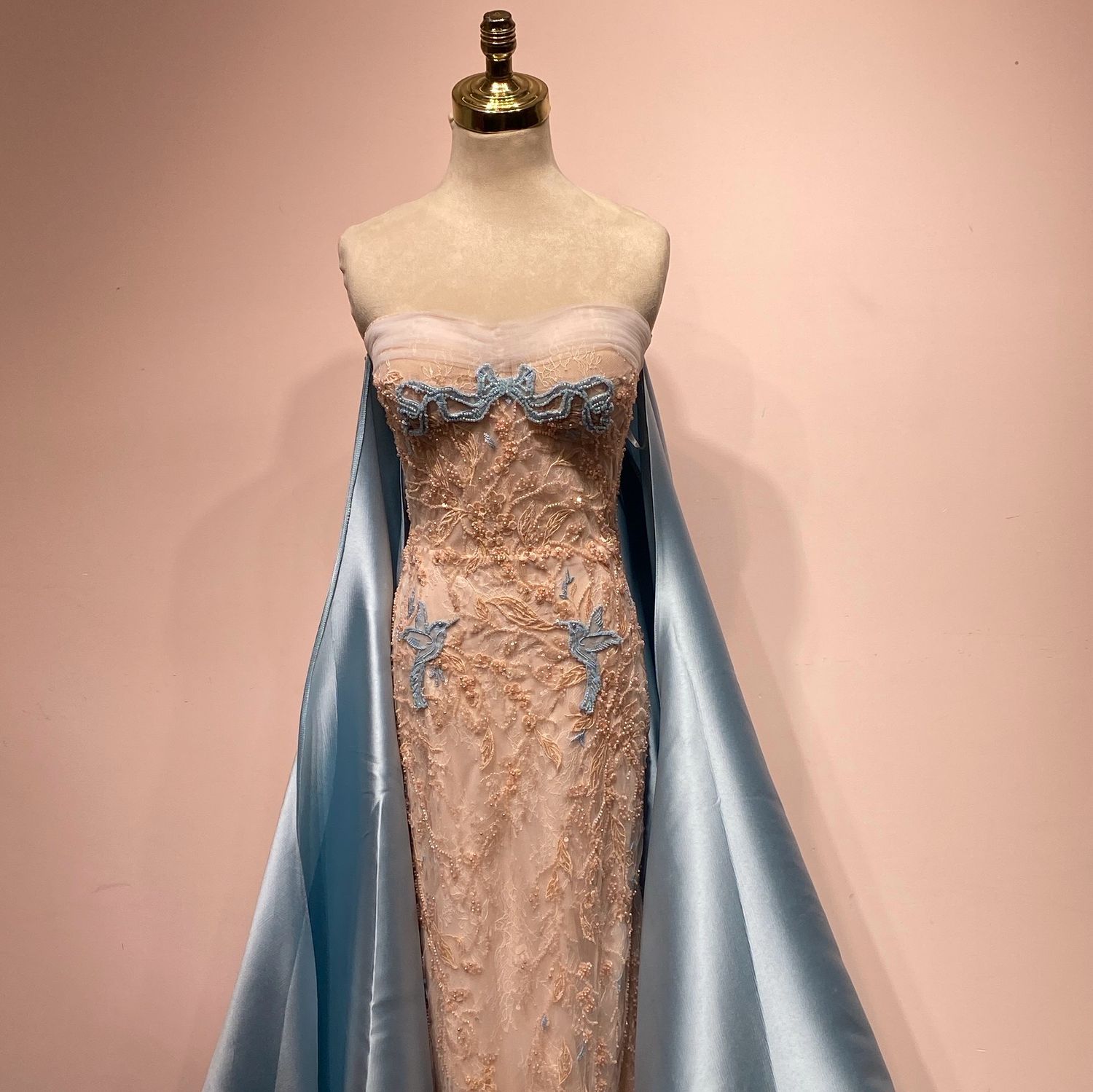 Vestido sirena con capa talla 44