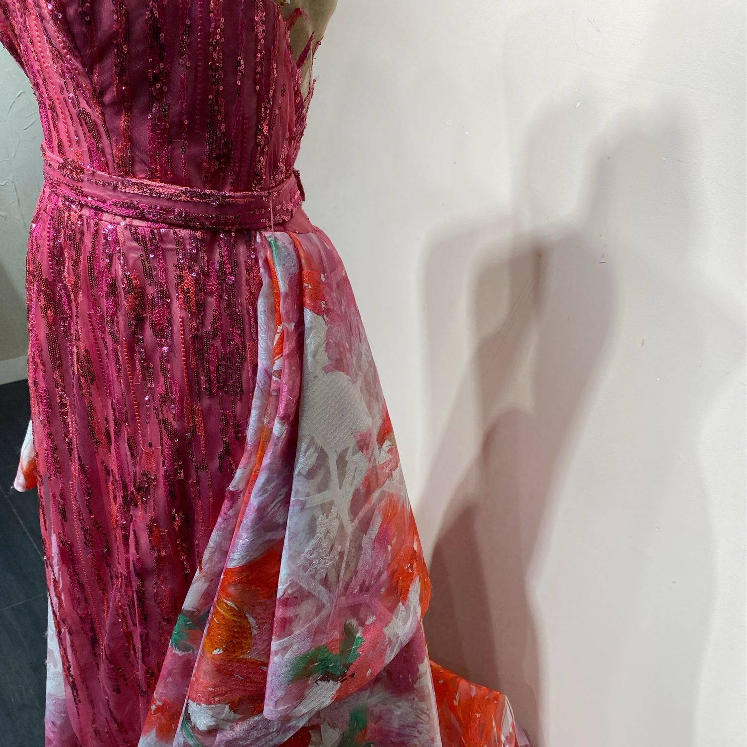 Vestido largo con sobrefalda - coral - talla 42