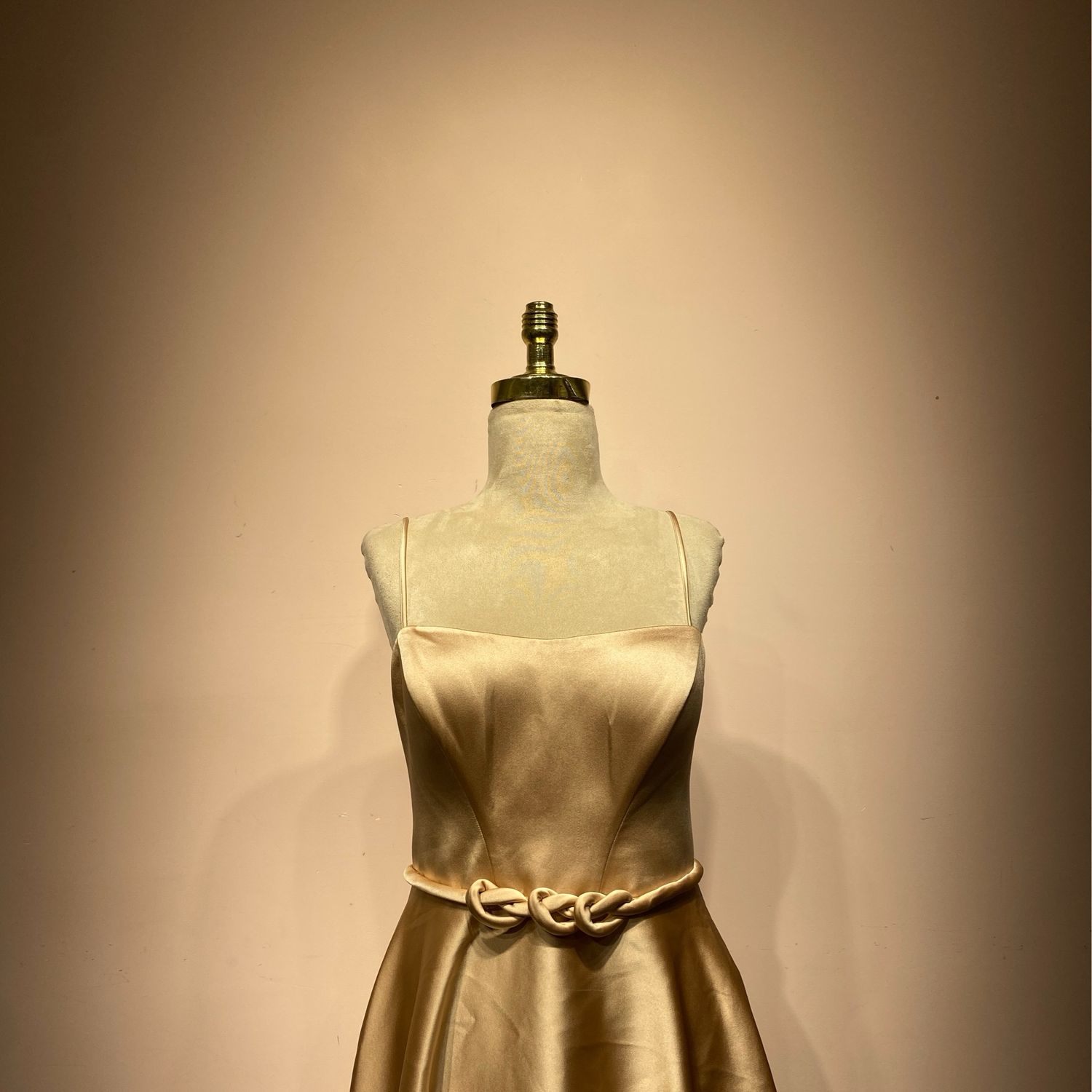 Vestido corto - Dorado - talla 42