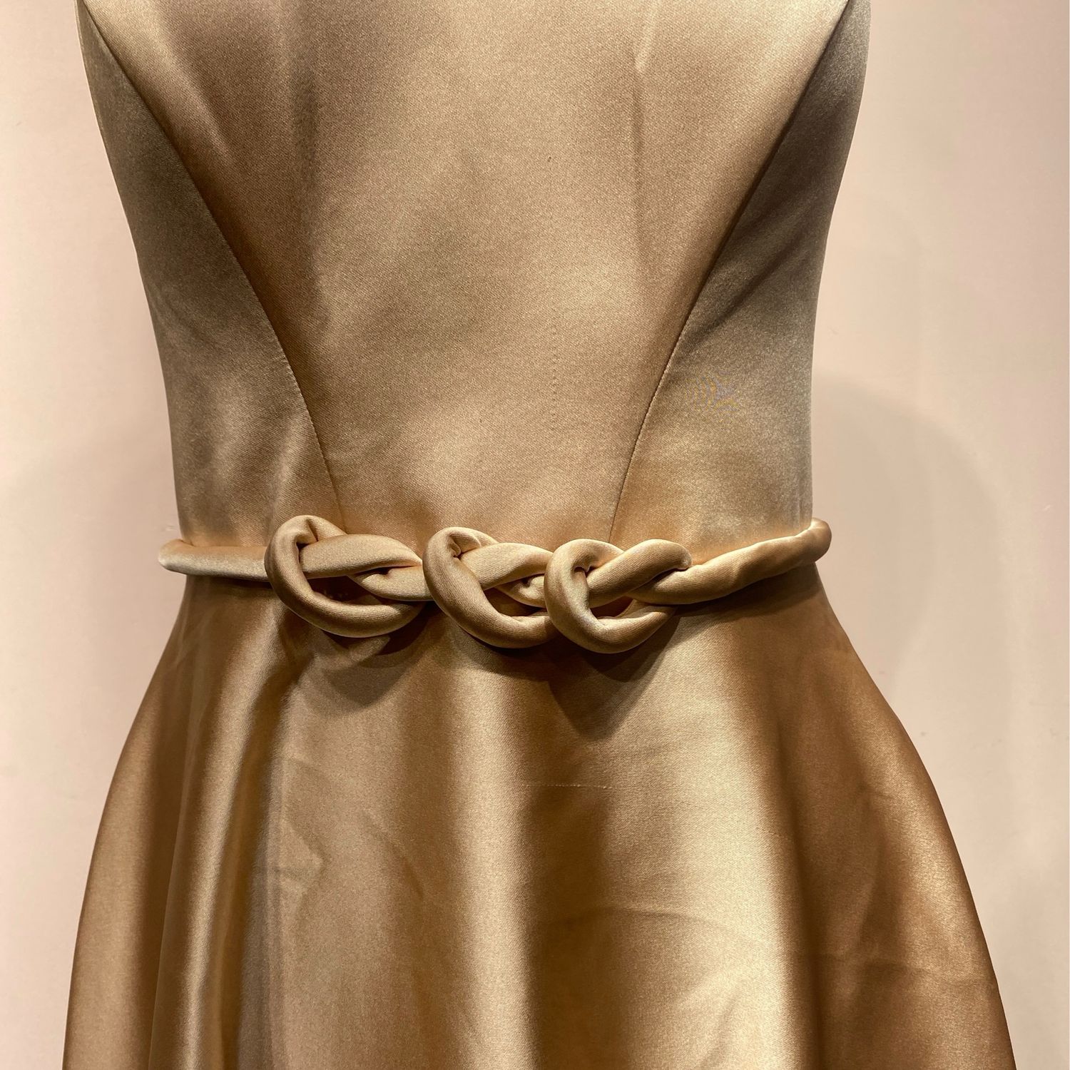 Vestido corto - Dorado - talla 42