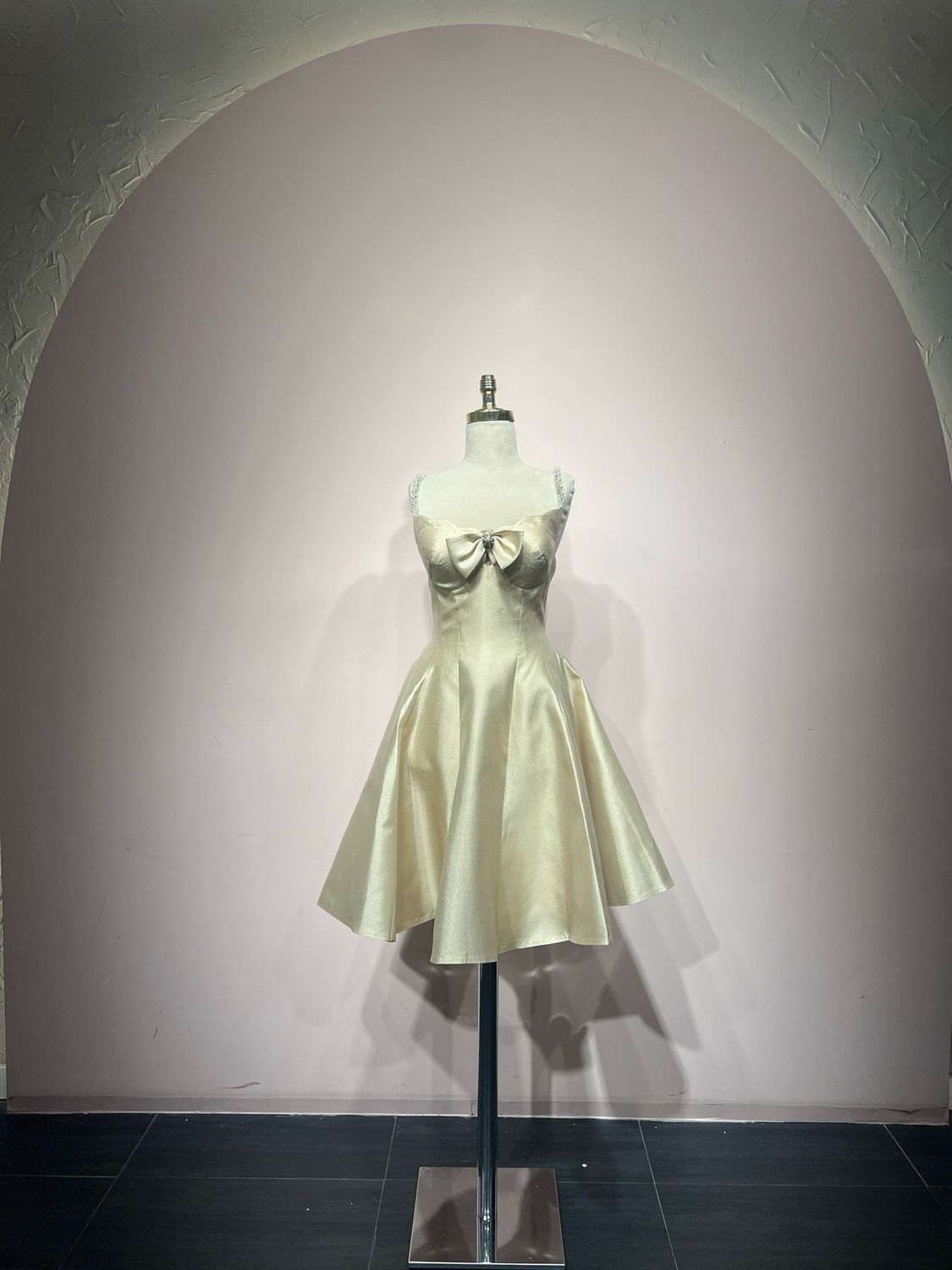 Vestido corto - Dorado - talla 38