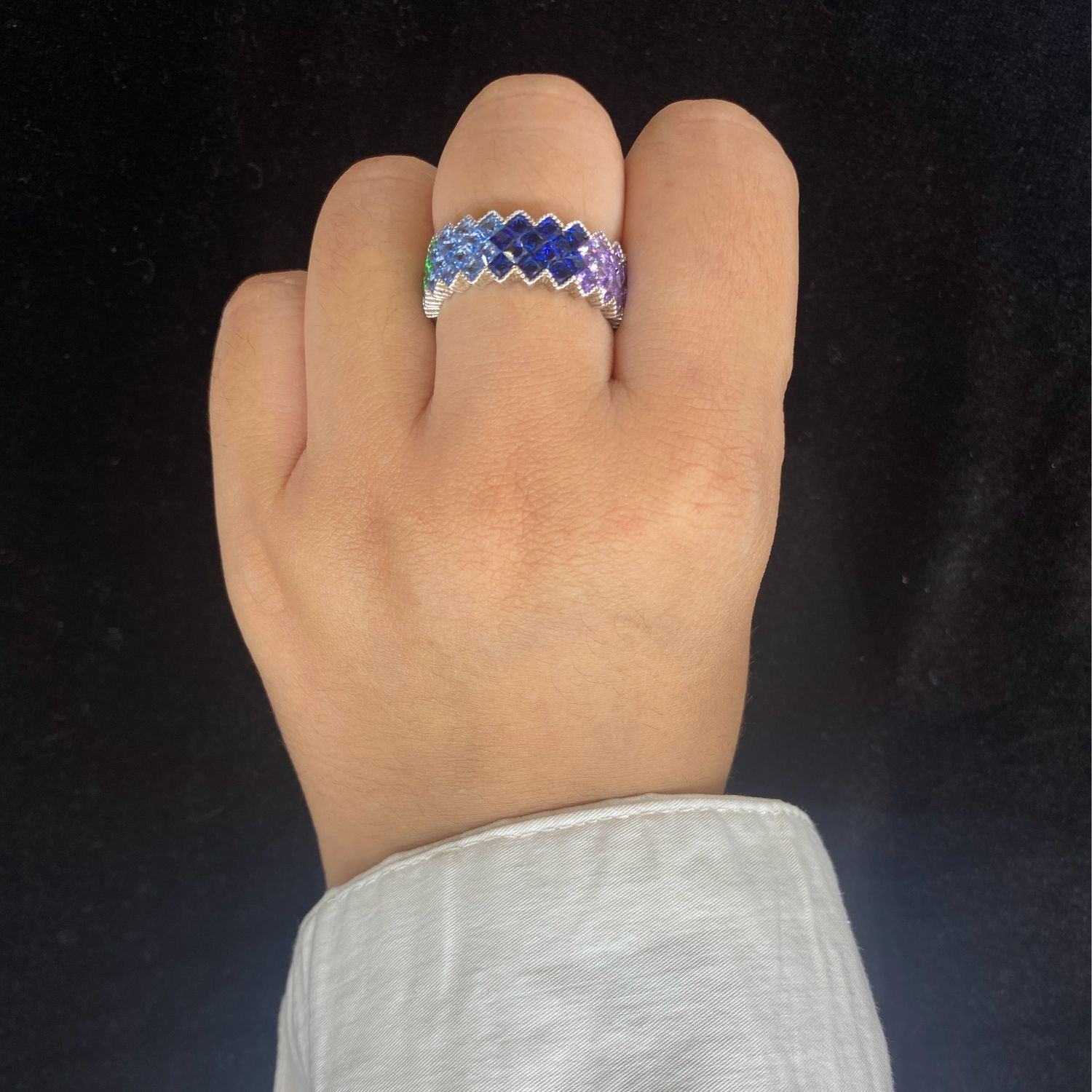 ANILLO DE PEDRERIA MULTICOLOR  DENTADA