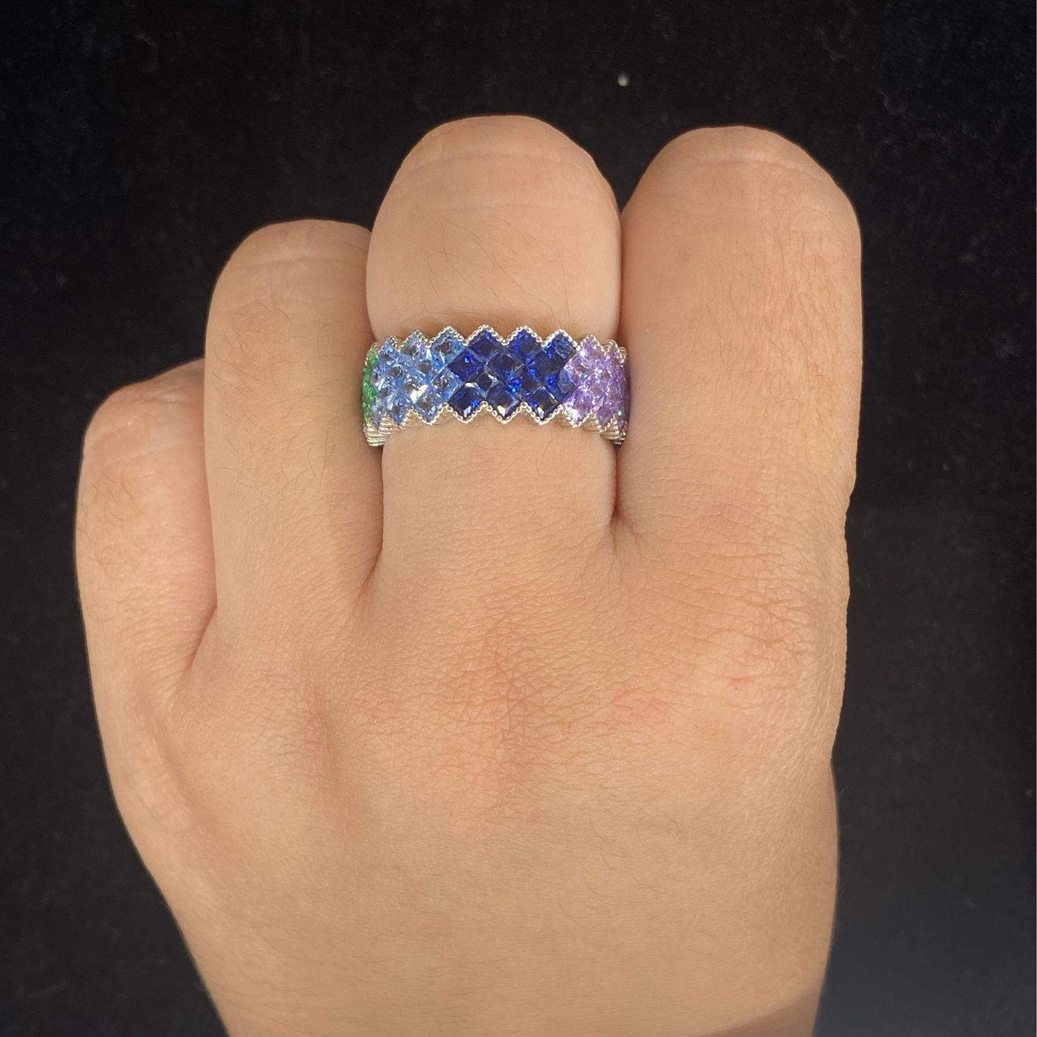 ANILLO DE PEDRERIA MULTICOLOR  DENTADA