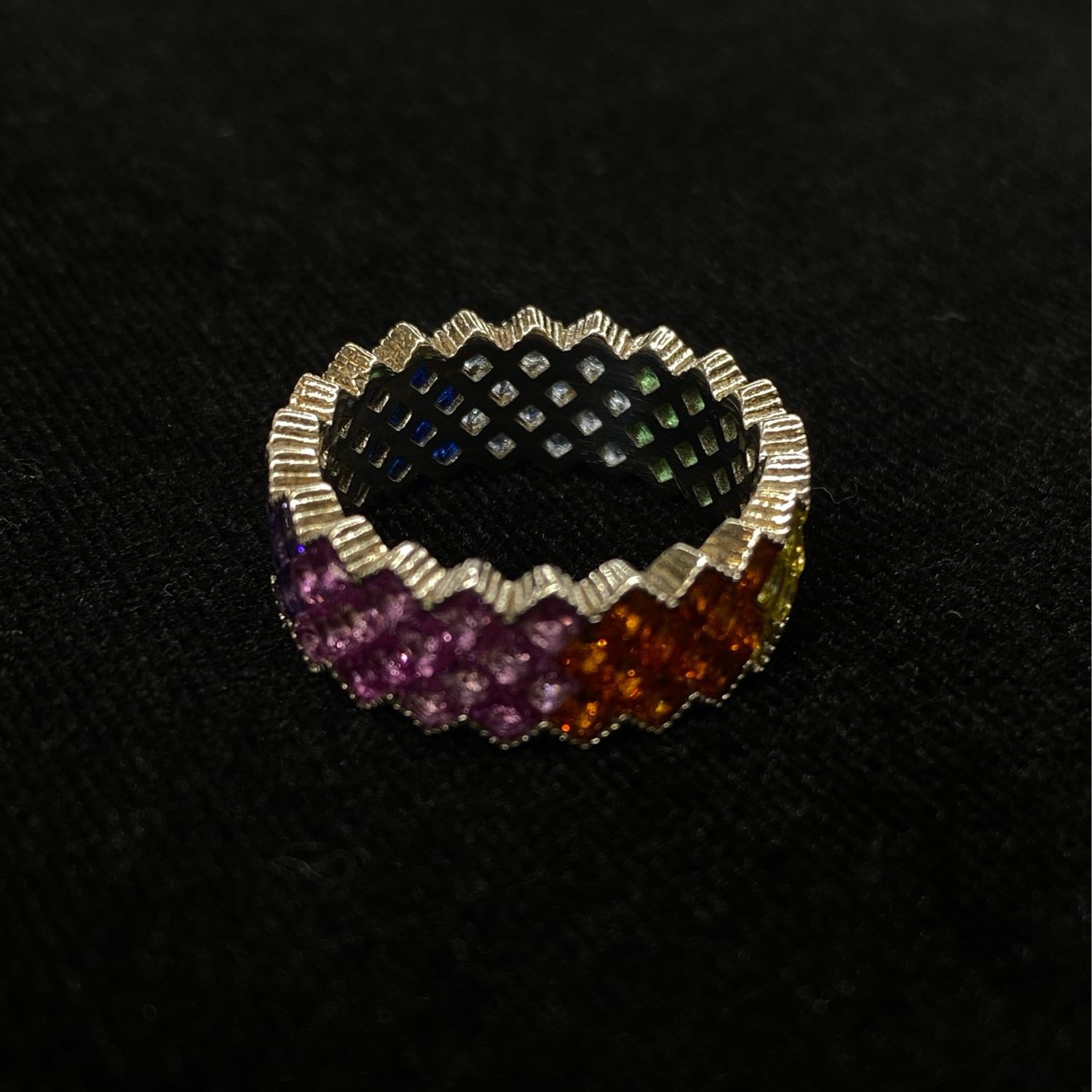 ANILLO DE PEDRERIA MULTICOLOR  DENTADA