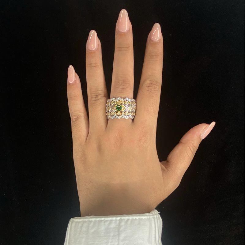 ANILLO PLATEADO Y DORADO CON PEDRERIA VERDE