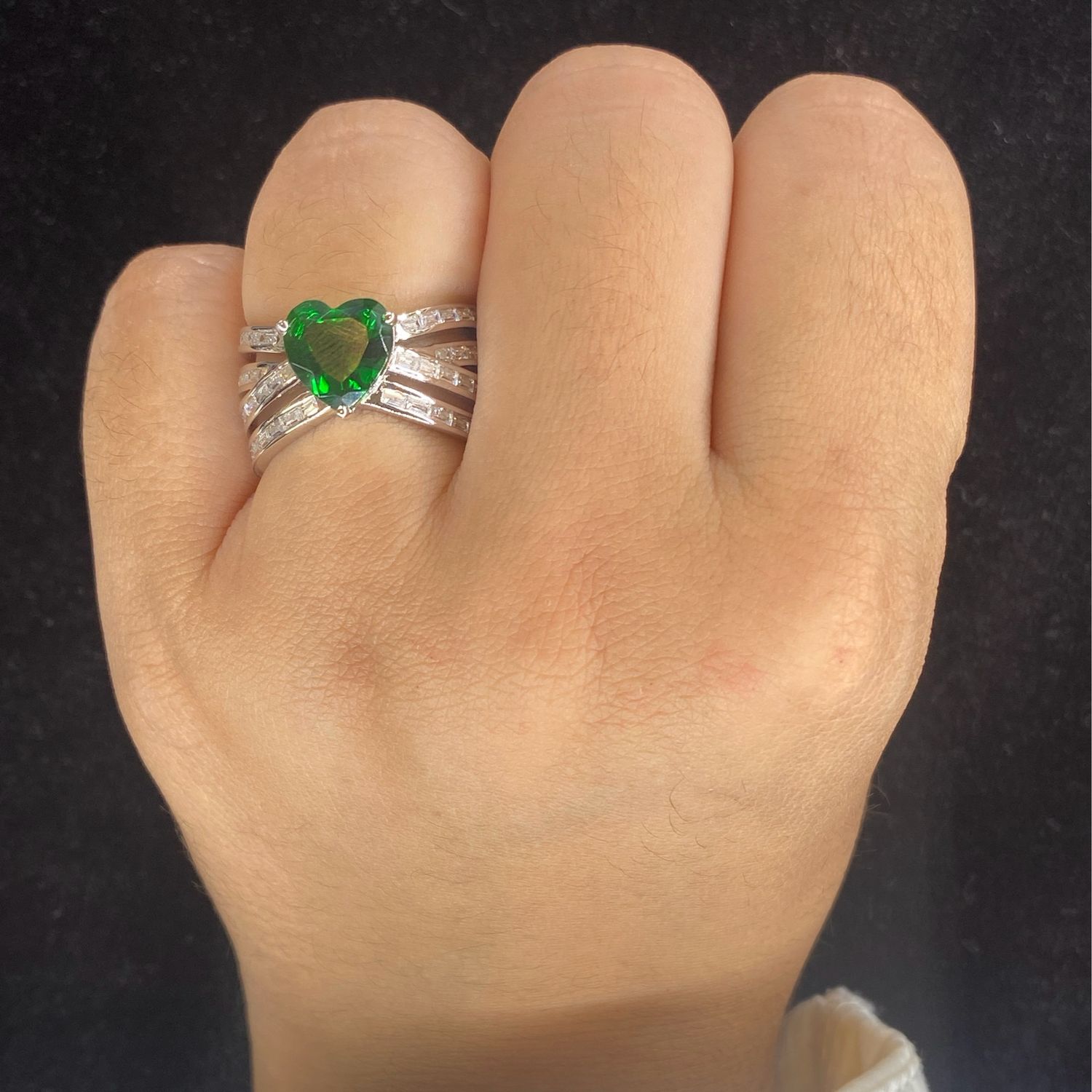 Anillo de corazón verde