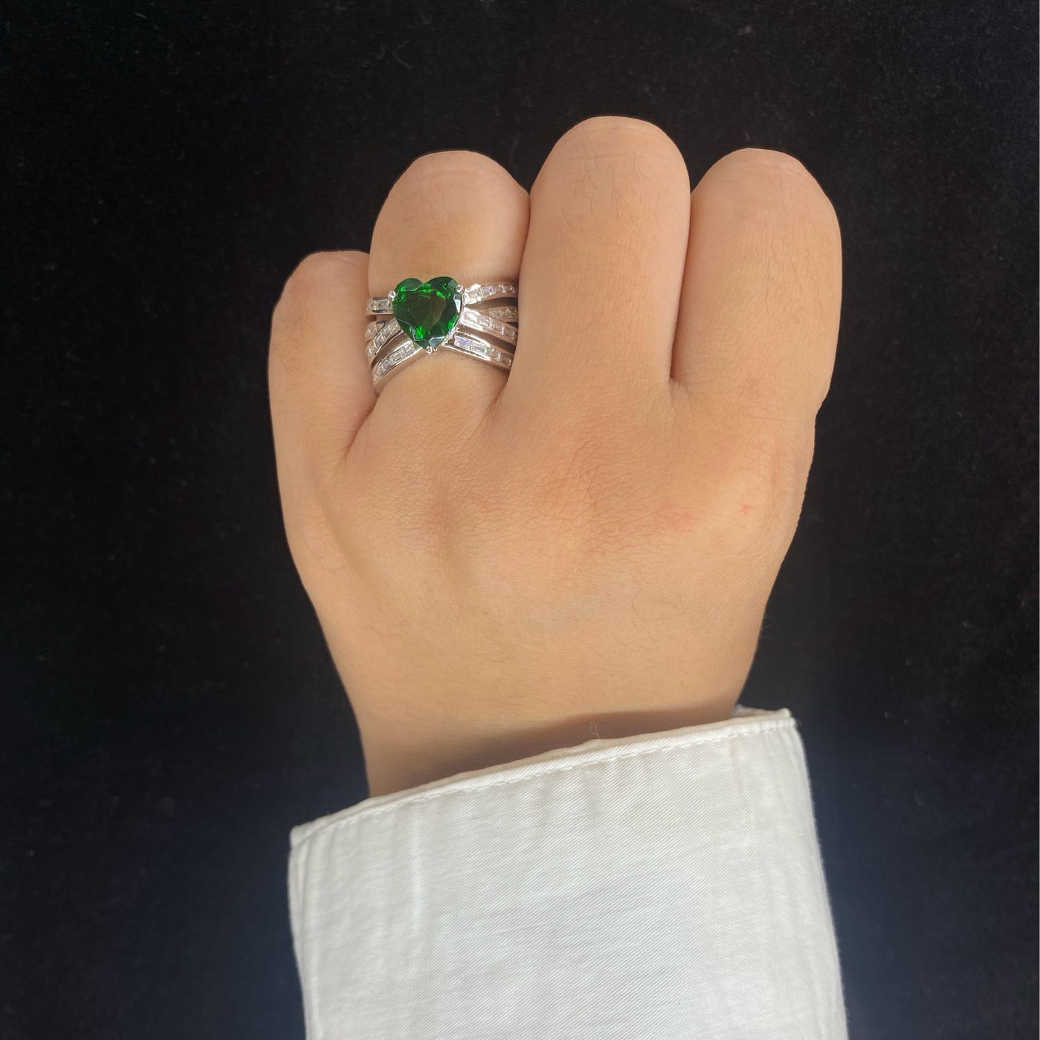 Anillo de corazón verde