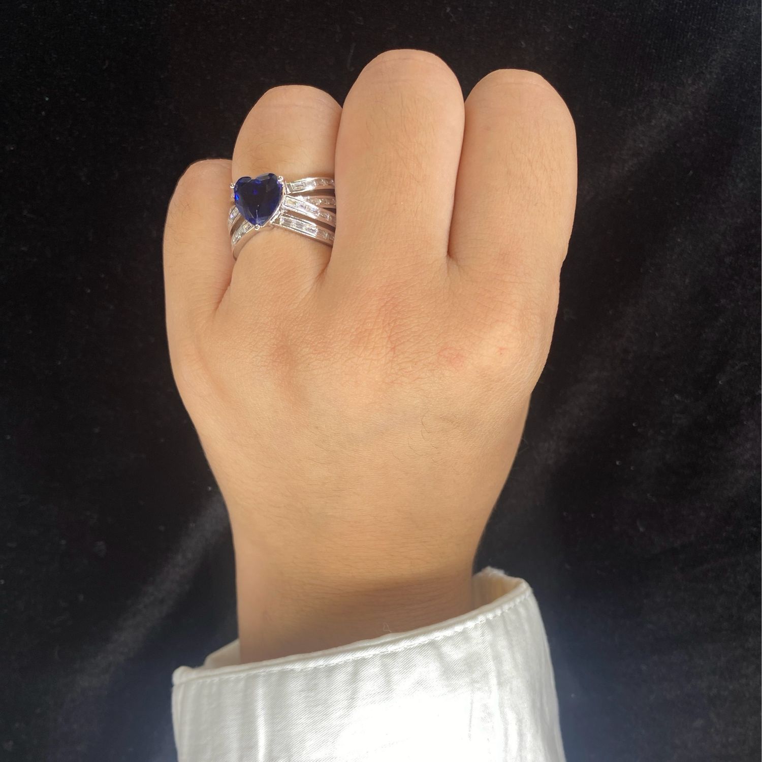 Anillo de corazón azul