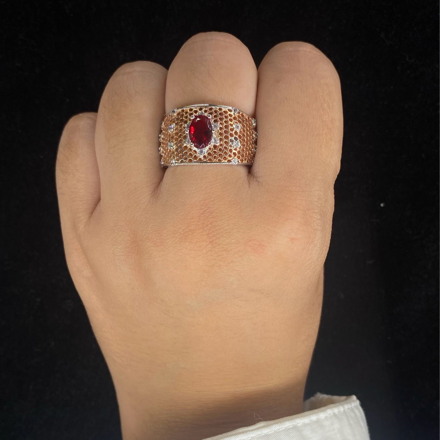 Anillo Rose Gold pedrería roja