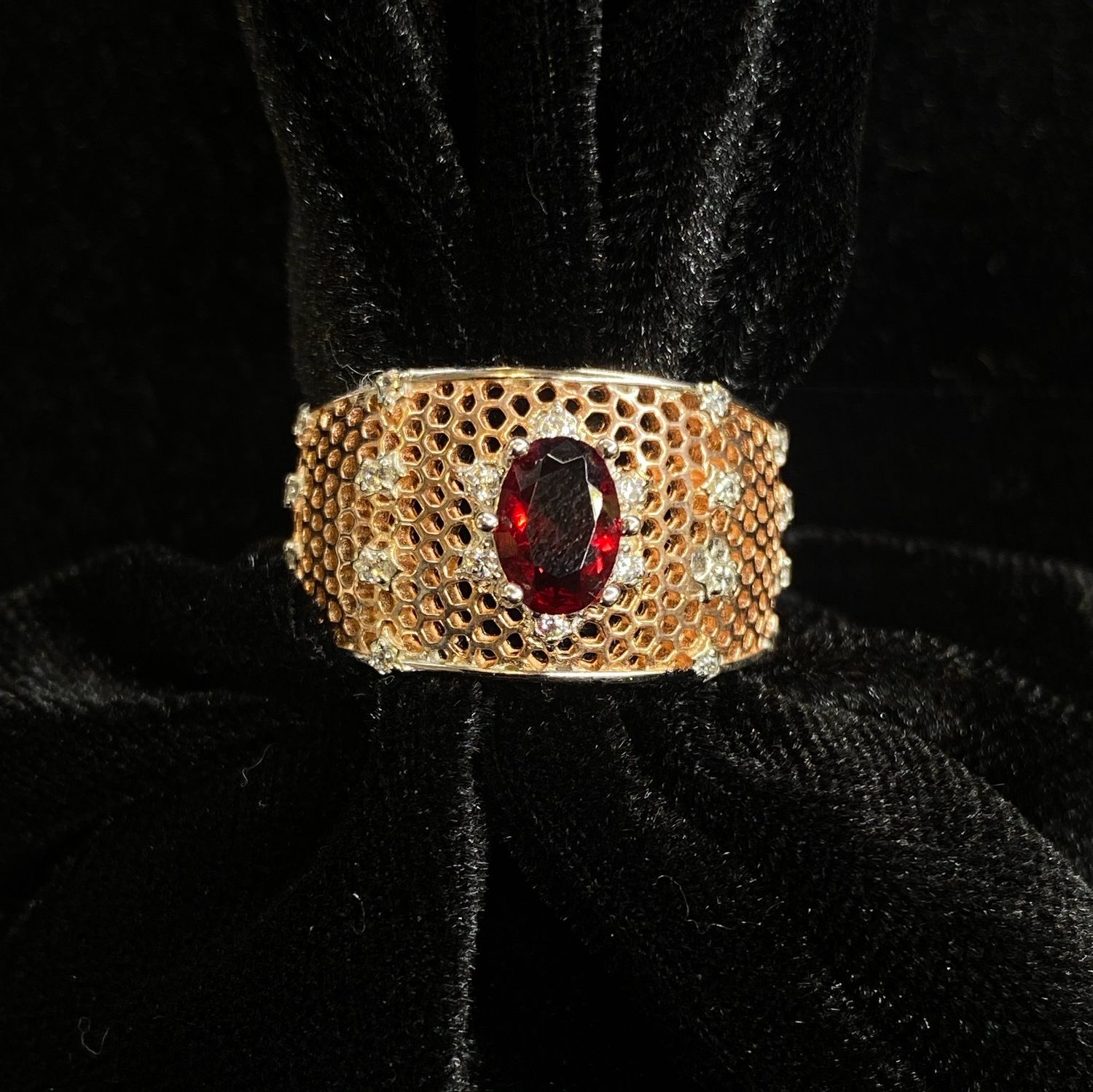 Anillo Rose Gold pedrería roja