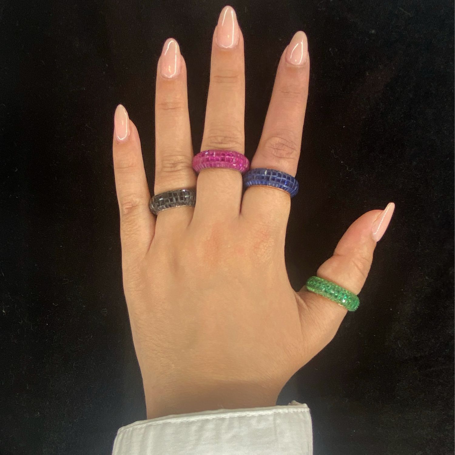 ANILLO DE PEDRERIA AZUL NAVY - FONDO PLATEADO