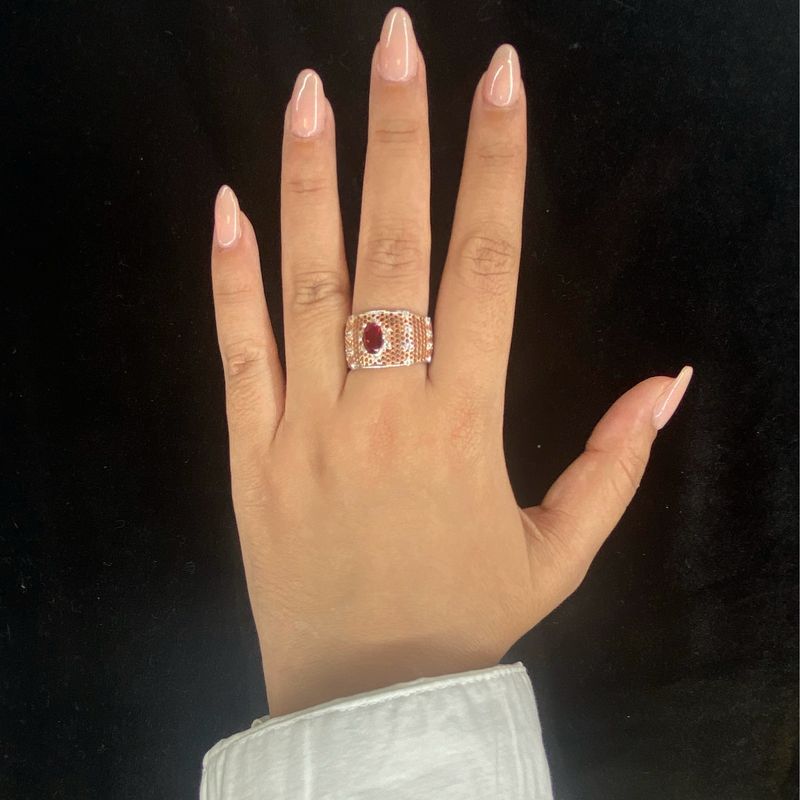 Anillo Rose Gold pedrería roja
