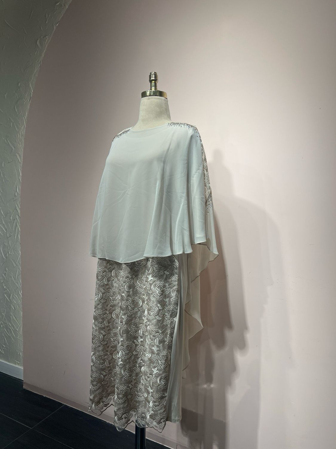 Vestido corto - Beige - talla 46