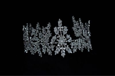 HEAD PIECE