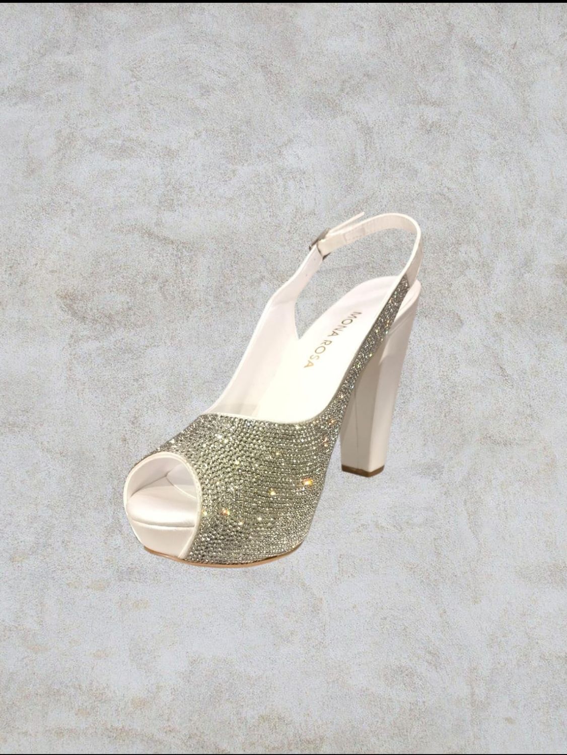 Zapato de tacón blanco con brillantes