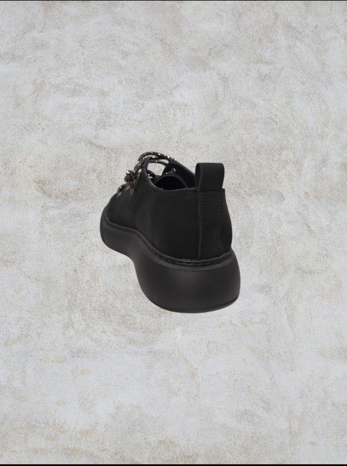 Zapatilla baja negra