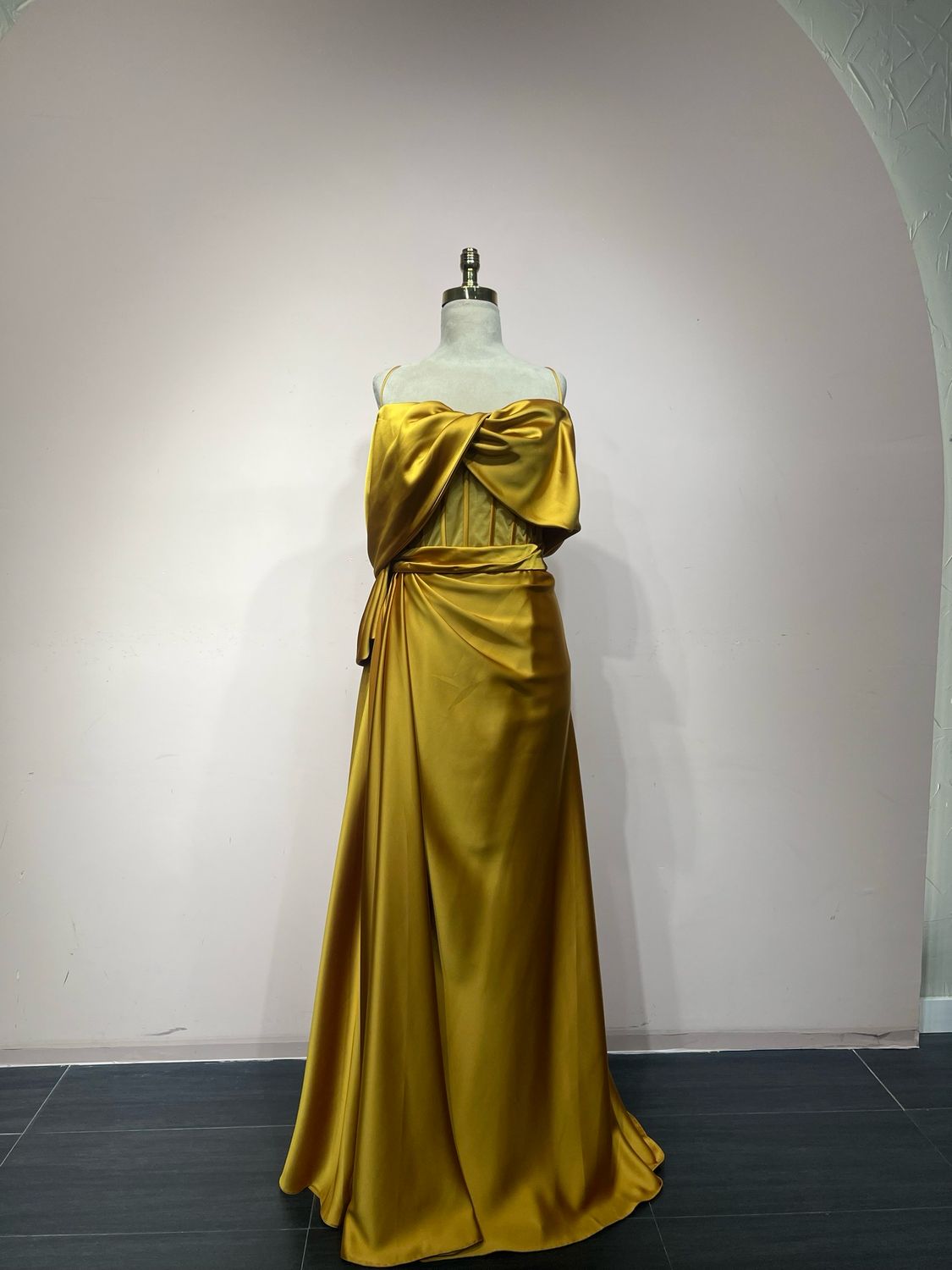 VESTIDO AMARILLO LARGO TALLA: 46 BL690-46