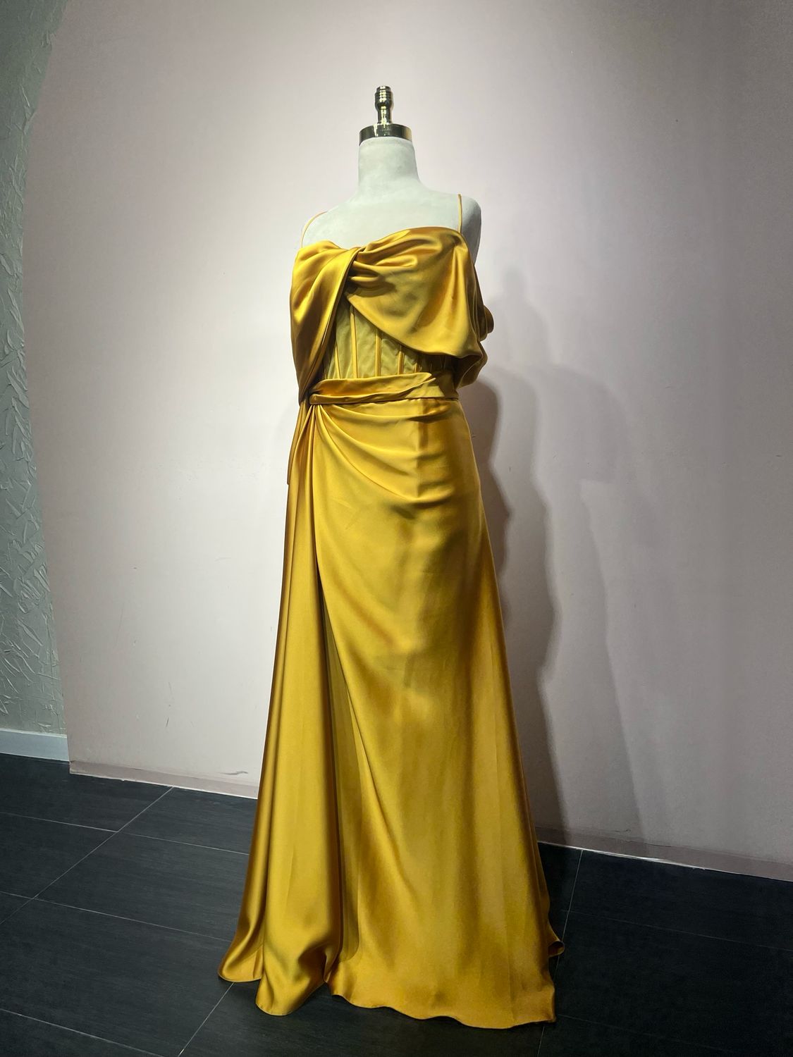 VESTIDO AMARILLO LARGO TALLA: 46 BL690-46