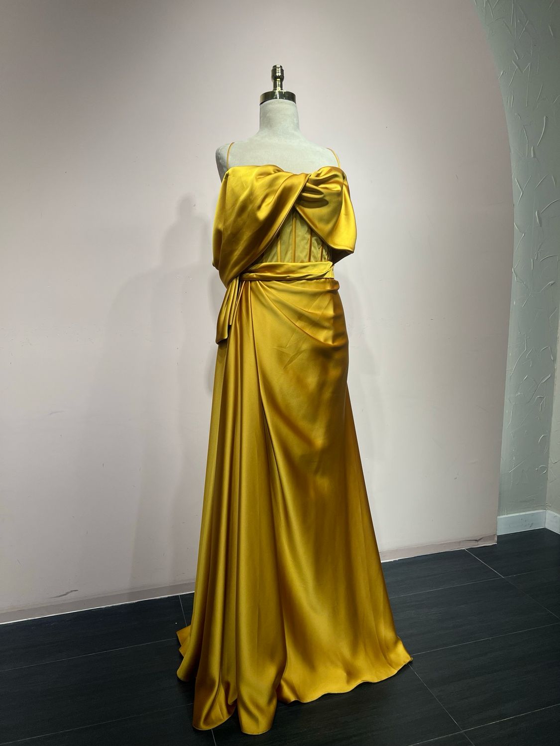 VESTIDO AMARILLO LARGO TALLA: 46 BL690-46