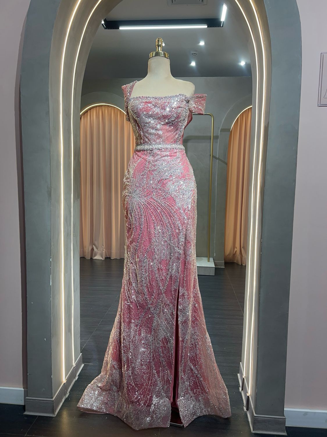 Vestido rosa coral talla 42.                                       