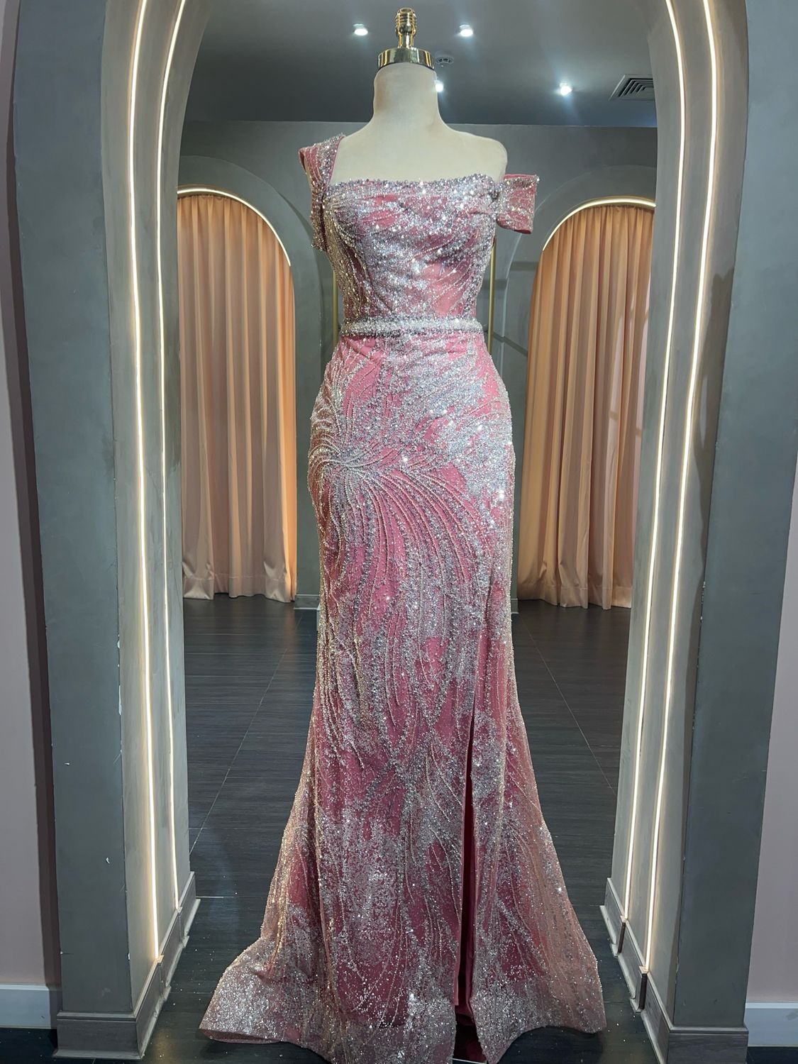 Vestido rosa coral talla 42.                                       