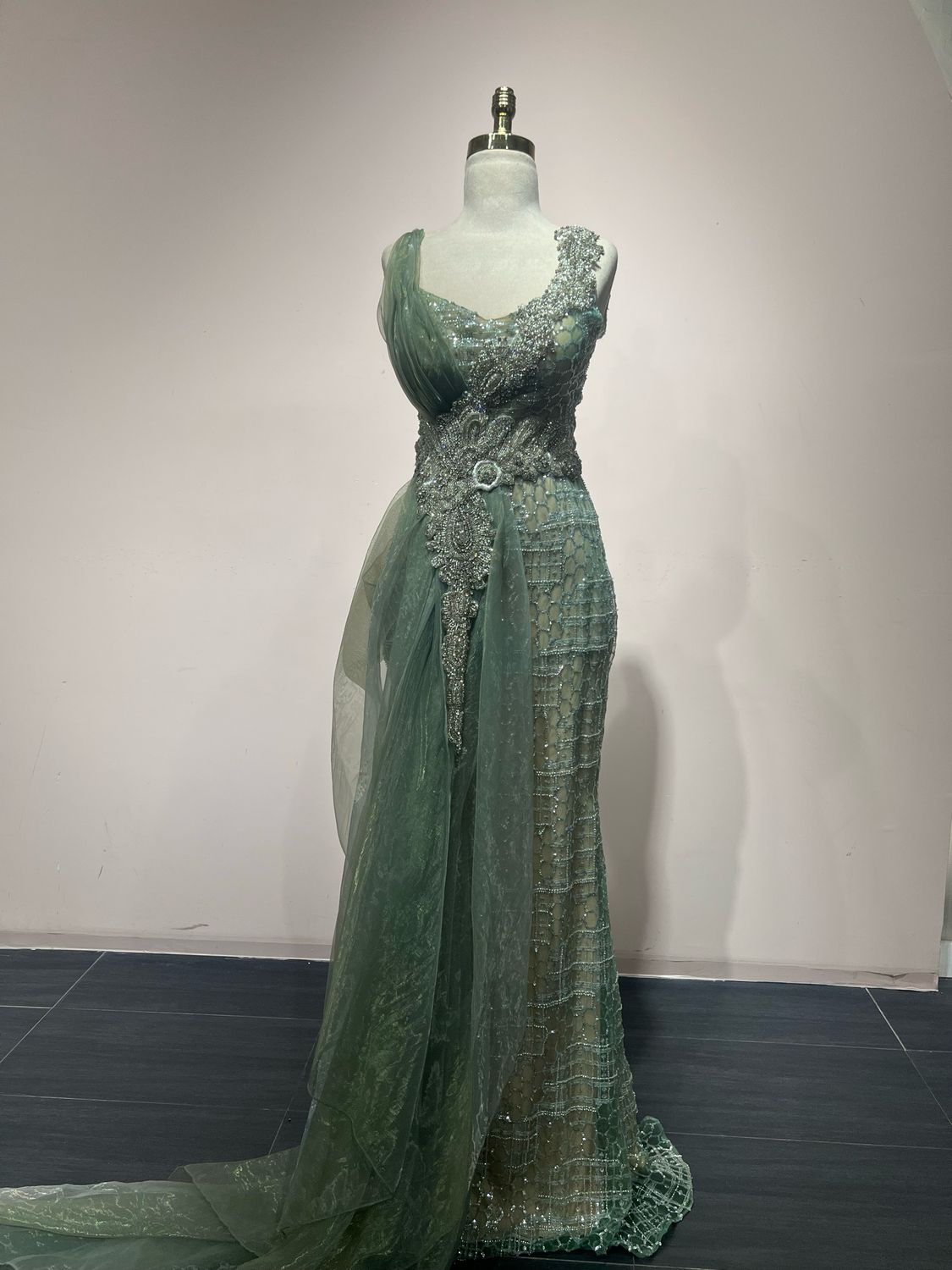 VESTIDO LARGO VERDE OLIVO TALLA: 40. HHN038